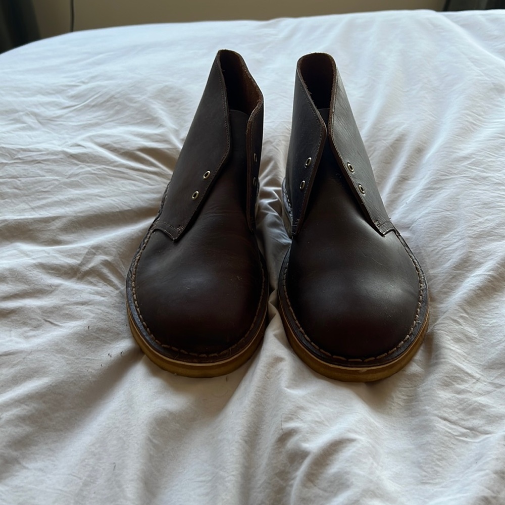 New Clarks Desert Boots (crepe sole) in Beeswax - missing laces - 10.5(US)